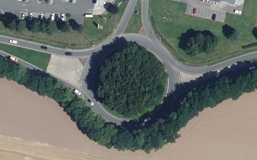 Vue aérienne du Rond-point anonyme n°41363047