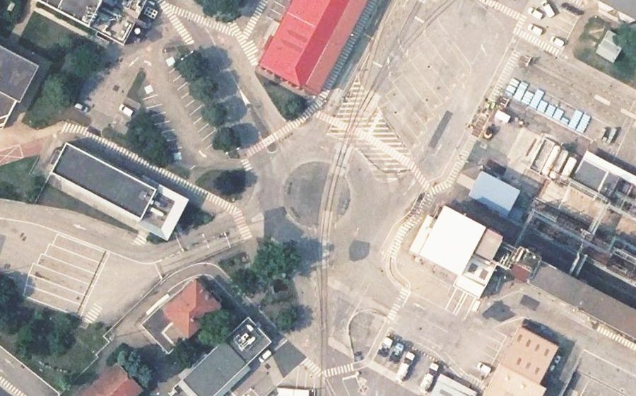 Vue aérienne du Rond-point anonyme n°413653587