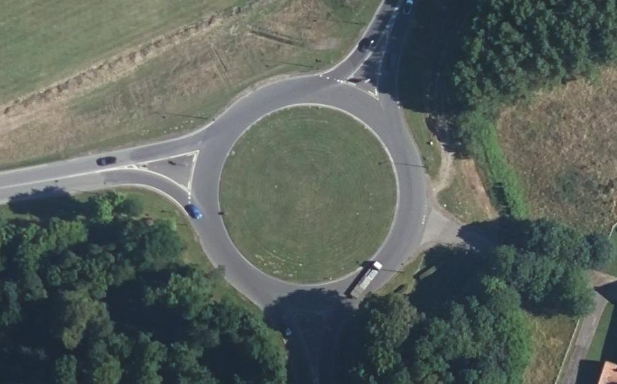 Vue aérienne du Rond-point anonyme n°41366879
