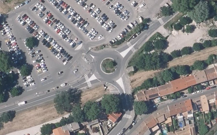 Vue aérienne du Rond-point anonyme n°41369486