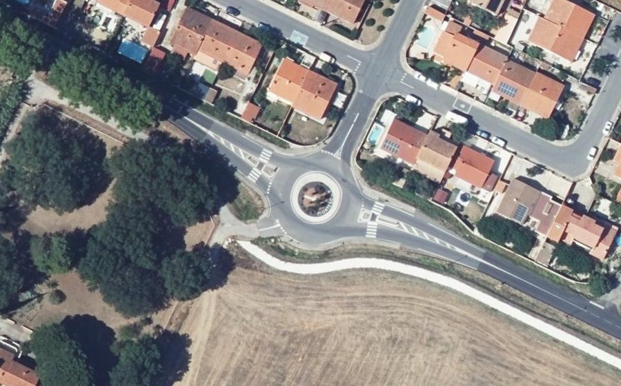 Vue aérienne du Rond-point anonyme n°41379015