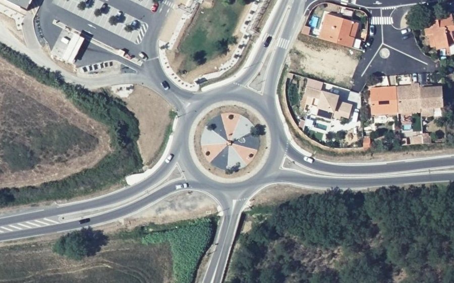 Vue aérienne du Rond-point anonyme n°41379949