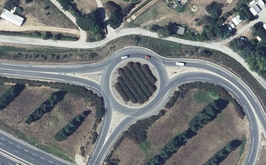 Vue aérienne du Rond-point anonyme n°41381403