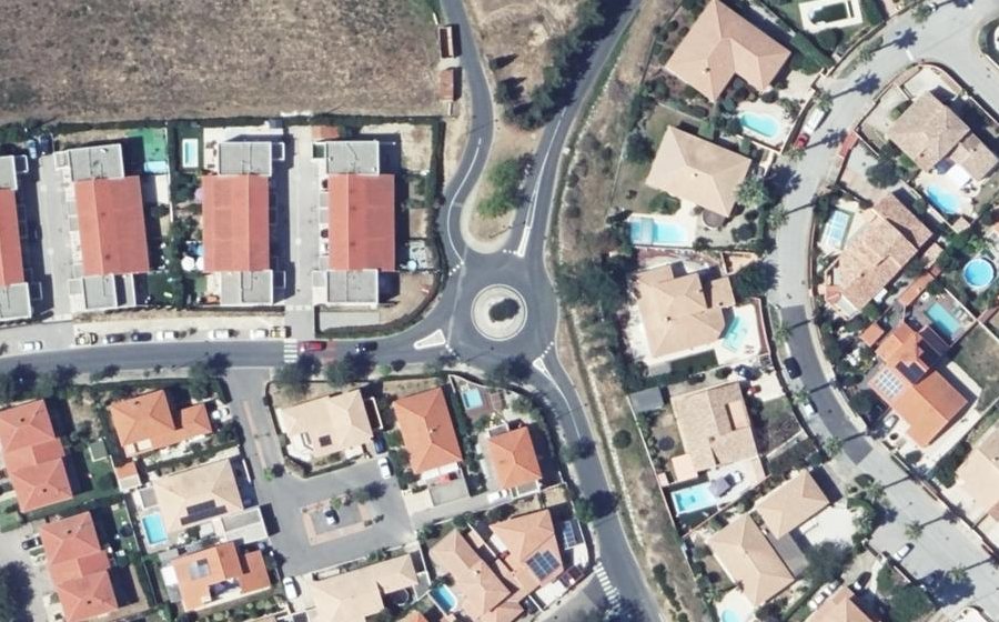 Vue aérienne du Rond-point anonyme n°41381490