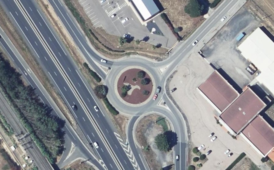 Vue aérienne du Rond-point anonyme n°41383807