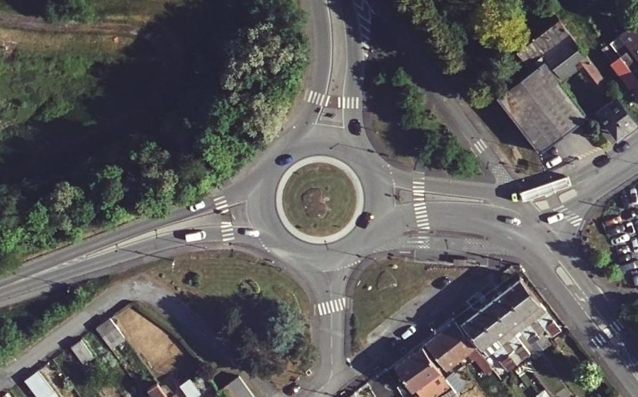 Vue aérienne du Rond-point anonyme n°41383887