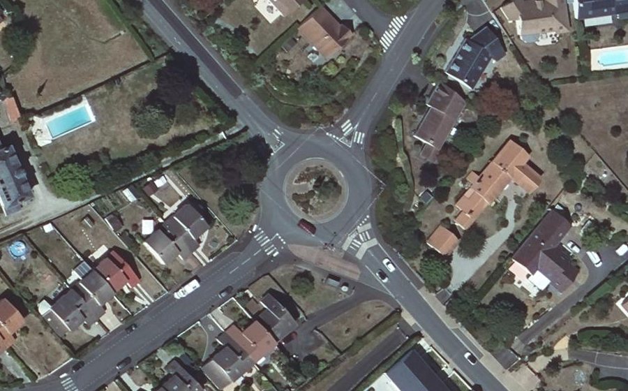 Vue aérienne du Rond-point anonyme n°41387206