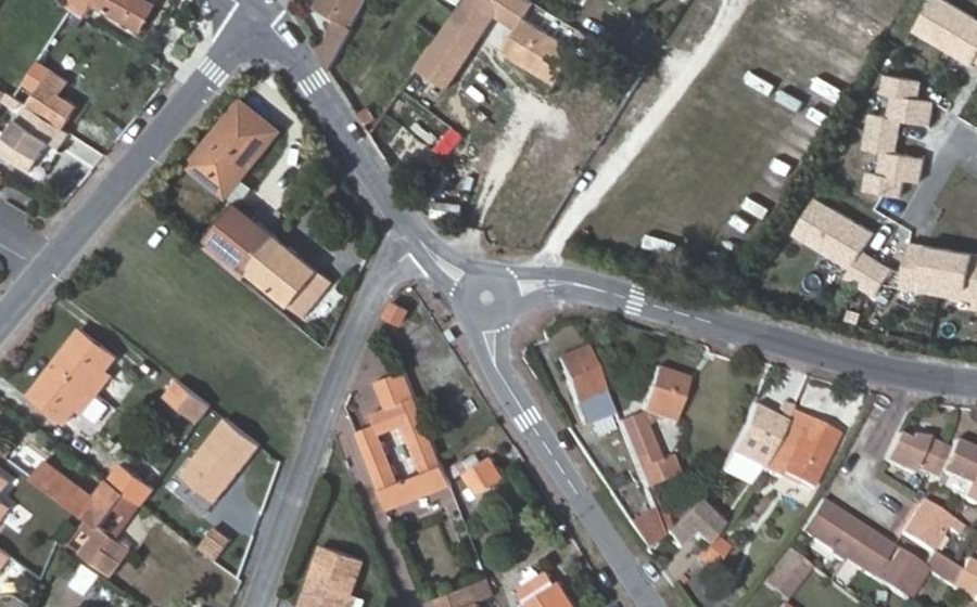 Vue aérienne du Rond-point anonyme n°41387817