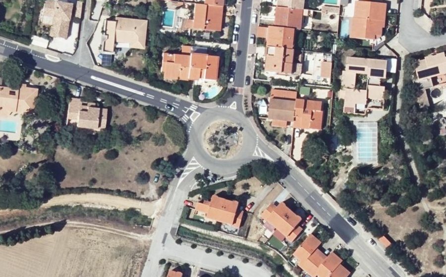 Vue aérienne du Rond-point anonyme n°41388847