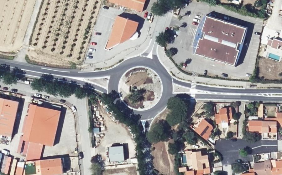 Vue aérienne du Rond-point anonyme n°41388911