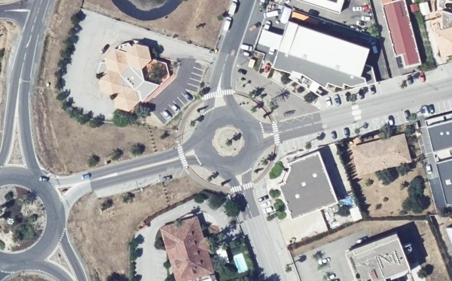 Vue aérienne du Rond-point anonyme n°41389363