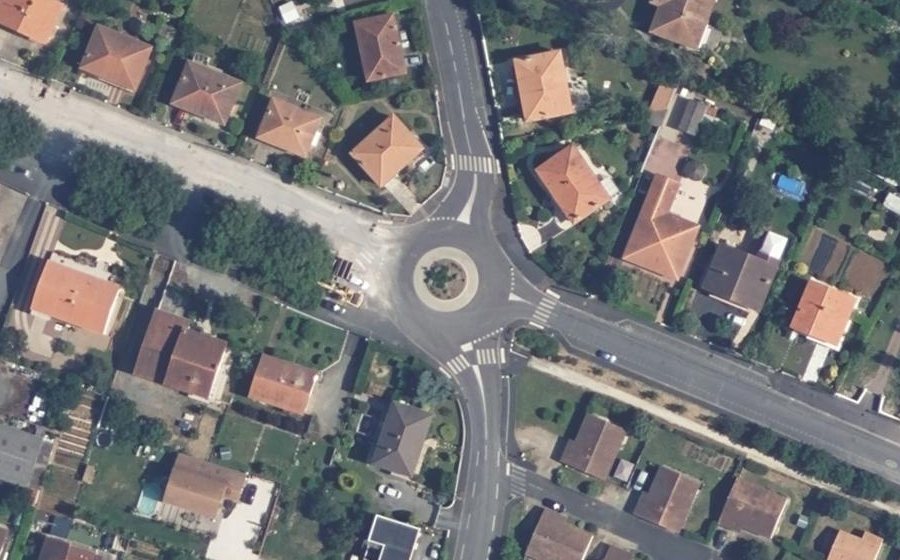 Vue aérienne du Rond-point anonyme n°41399712
