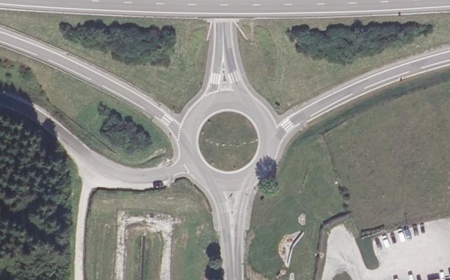 Vue aérienne du Rond-point anonyme n°41399958