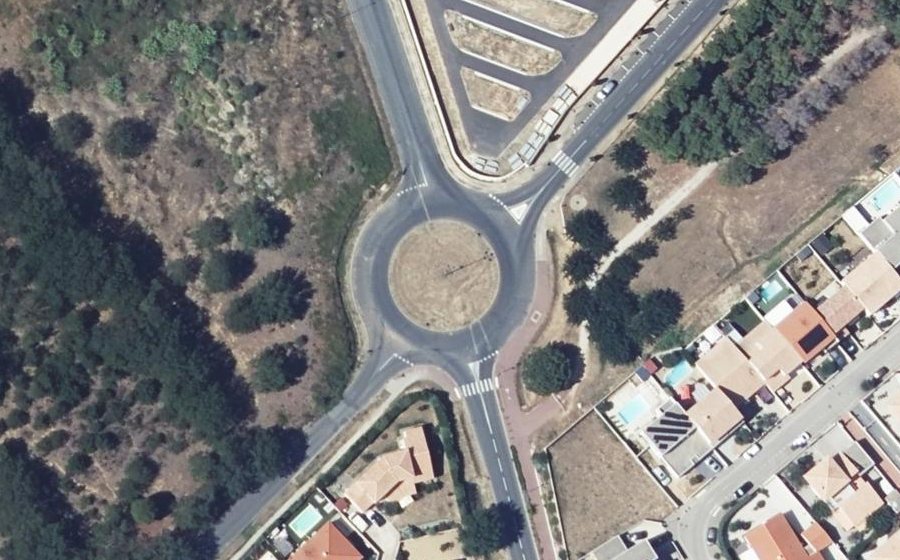 Vue aérienne du Rond-point anonyme n°41403366
