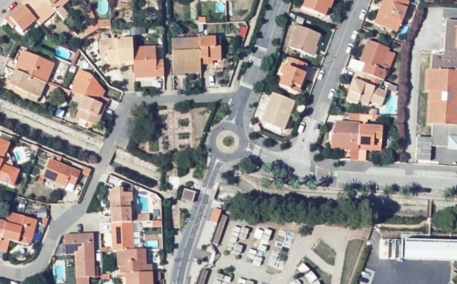 Vue aérienne du Rond-point anonyme n°41403427