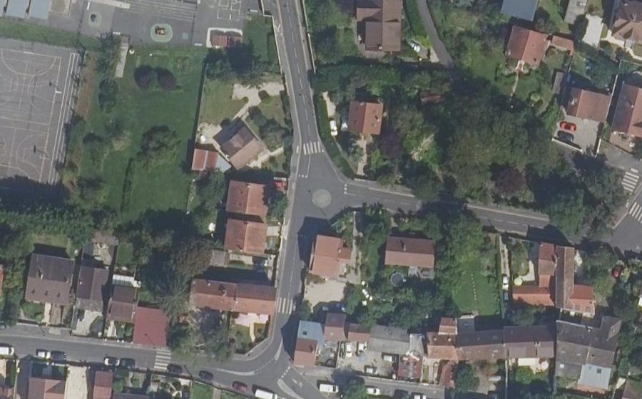 Vue aérienne du Rond-point anonyme n°41404194