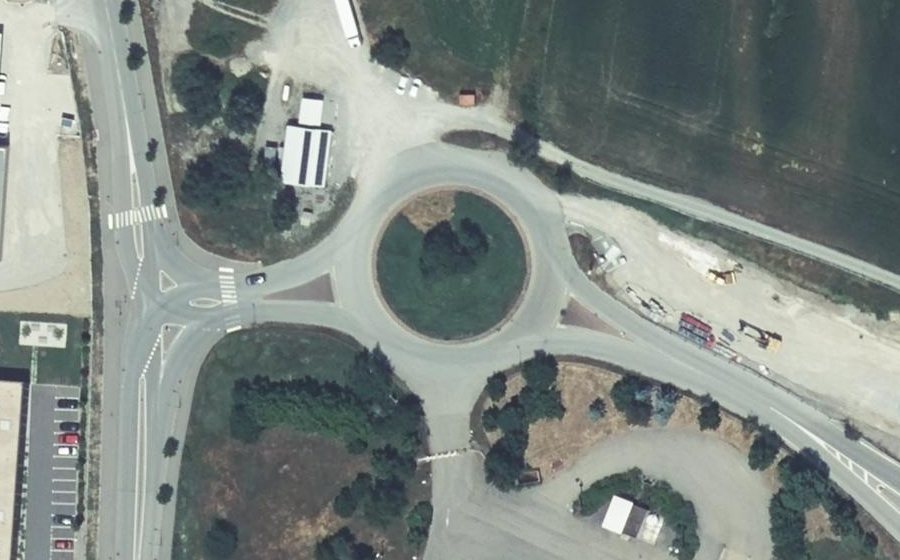 Vue aérienne du Rond-point anonyme n°41407785