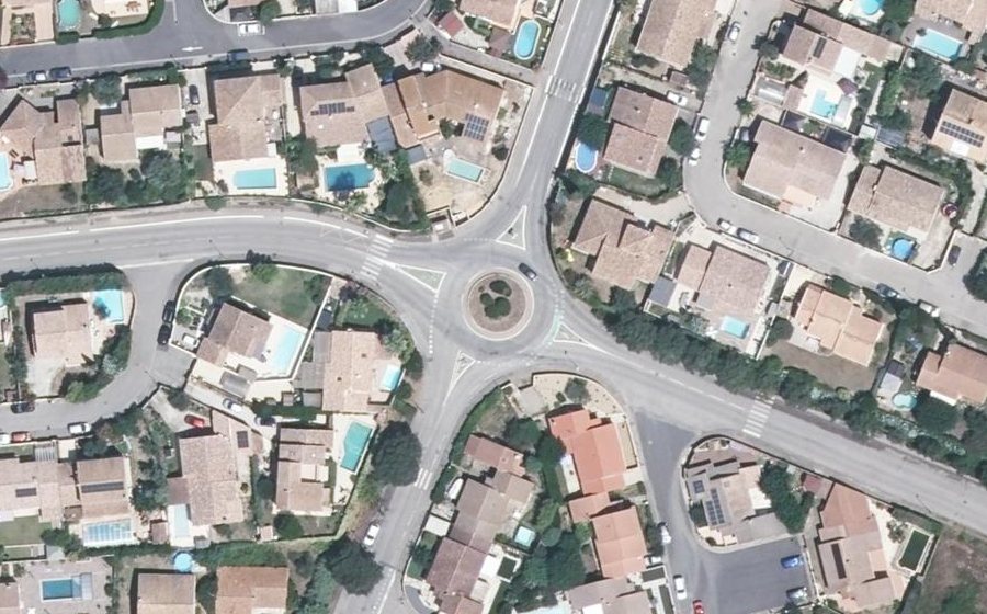 Vue aérienne du Rond-point anonyme n°414103859