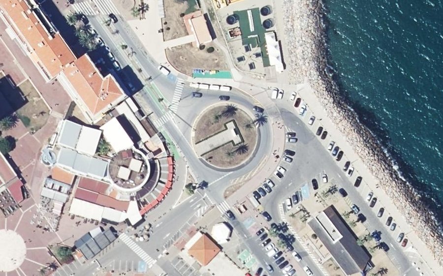 Vue aérienne du Rond-point anonyme n°41416842