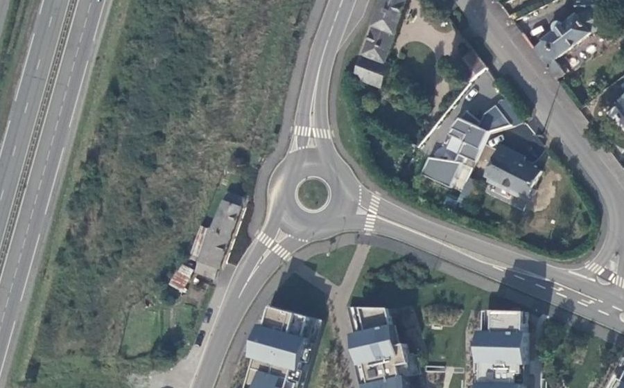 Vue aérienne du Rond-point anonyme n°414177902