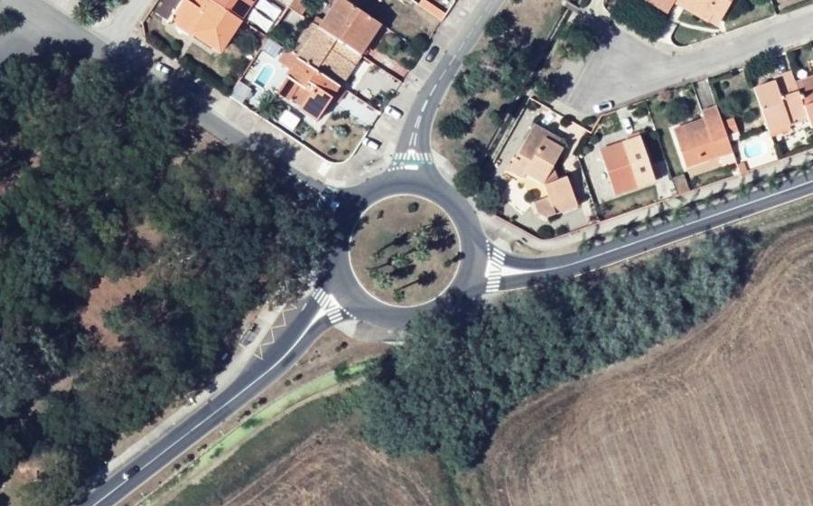 Vue aérienne du Rond-point anonyme n°41417968