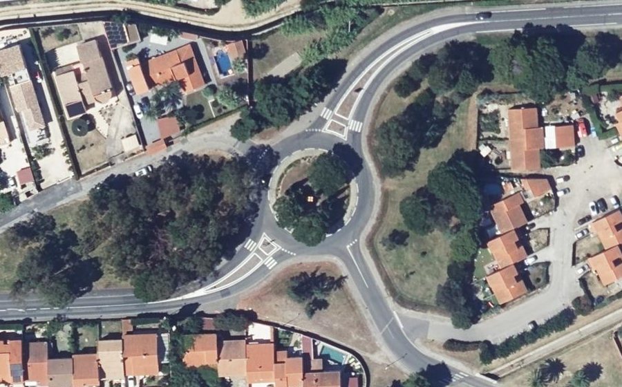 Vue aérienne du Rond-point anonyme n°41419845
