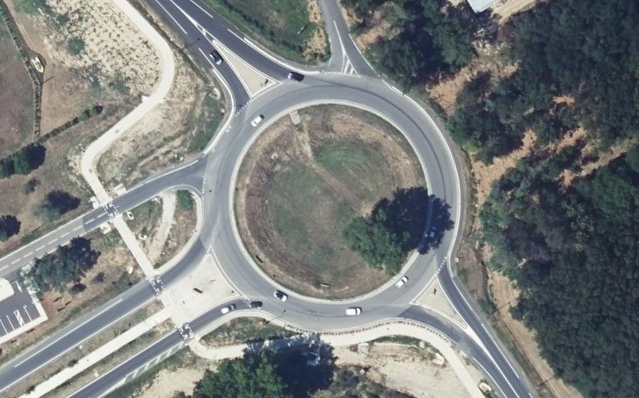 Vue aérienne du Rond-point anonyme n°41421073