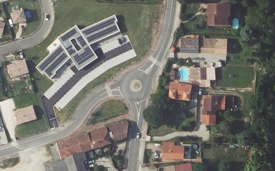 Vue aérienne du Rond-point anonyme n°414219683