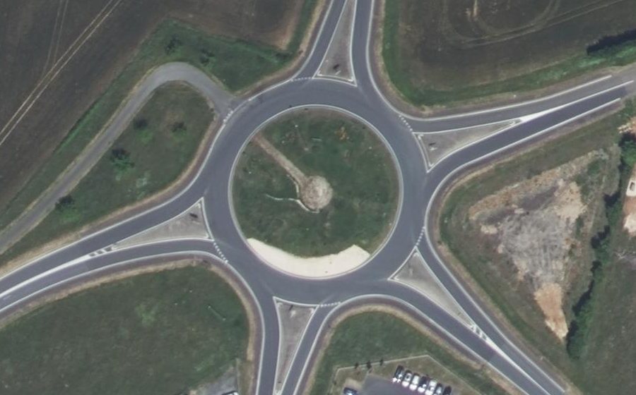 Vue aérienne du Rond-point anonyme n°41423381
