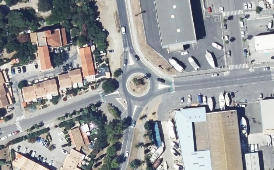 Vue aérienne du Rond-point anonyme n°41426932