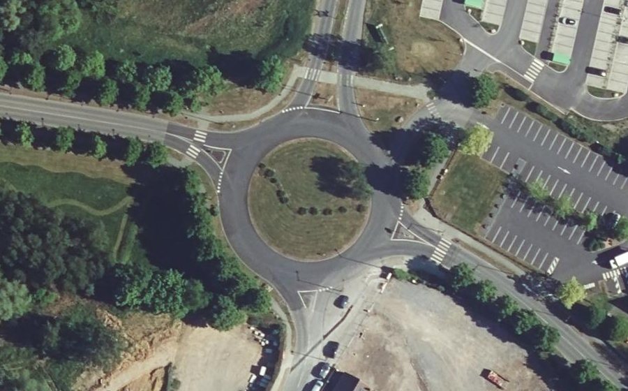 Vue aérienne du Rond-point anonyme n°41427565