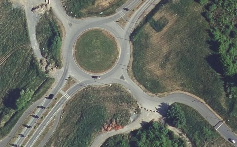 Vue aérienne du Rond-point anonyme n°41427571