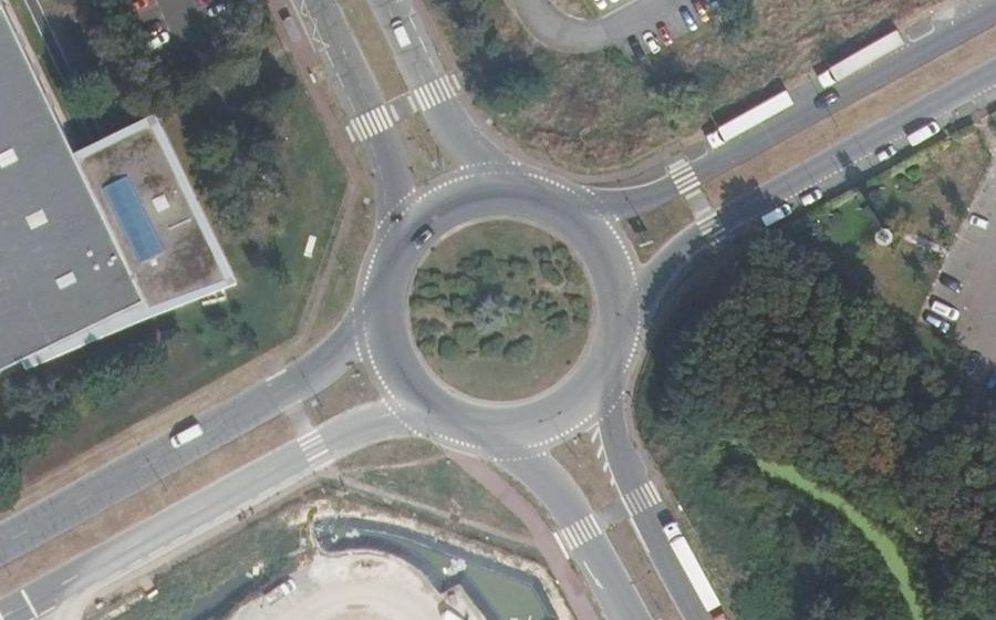 Vue aérienne du Rond-point anonyme n°41433728