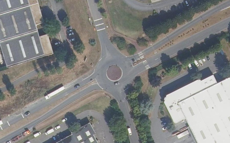 Vue aérienne du Rond-point anonyme n°41433731