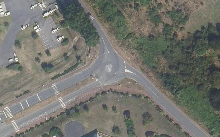 Vue aérienne du Rond-point anonyme n°41433732