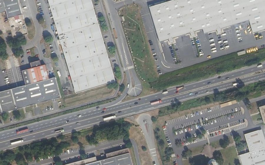 Vue aérienne du Rond-point anonyme n°41433758