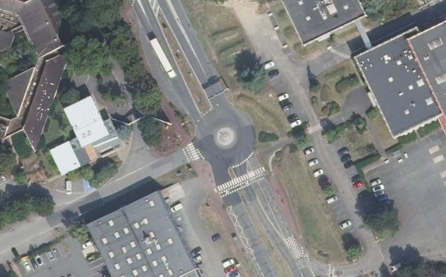 Vue aérienne du Rond-point anonyme n°41434366