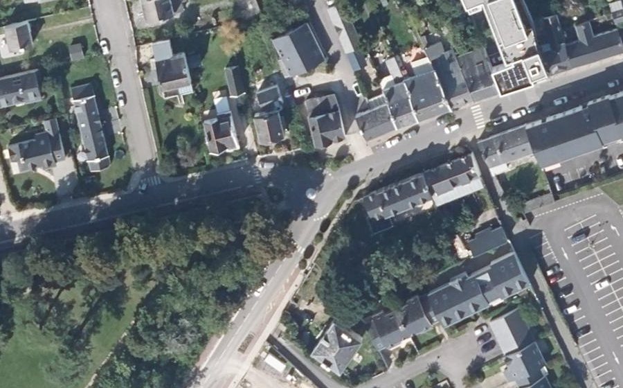 Vue aérienne du Rond-point anonyme n°414358137