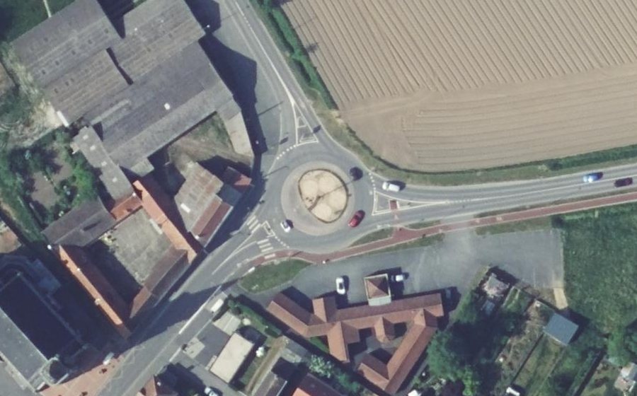 Vue aérienne du Rond-point anonyme n°41441723