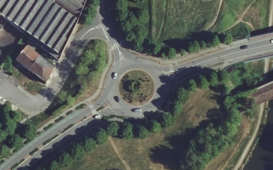Vue aérienne du Rond-point anonyme n°41445552