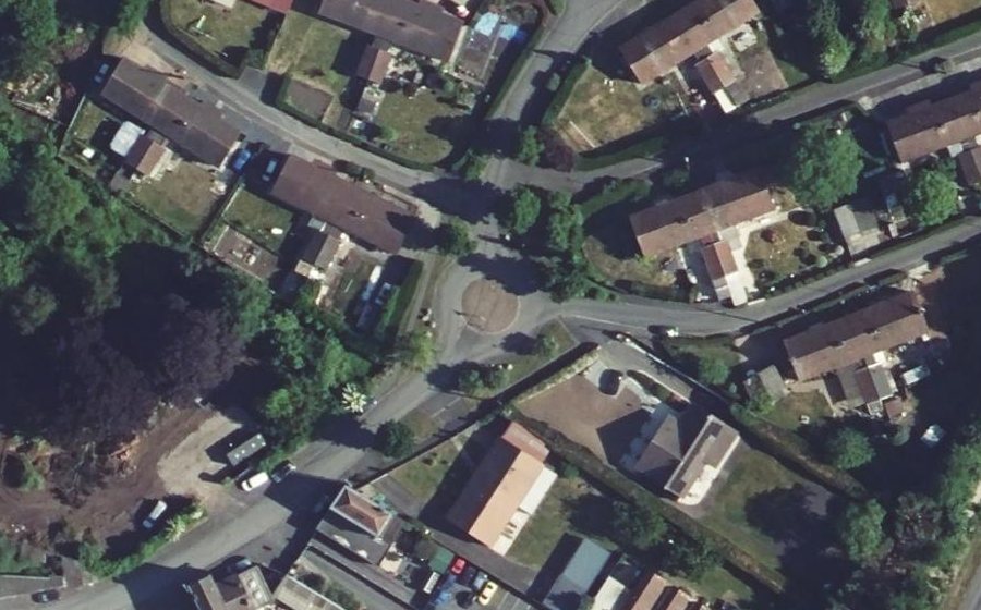 Vue aérienne du Rond-point anonyme n°41445751