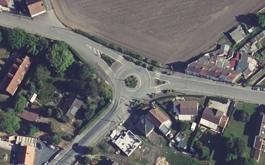 Vue aérienne du Rond-point anonyme n°41446036