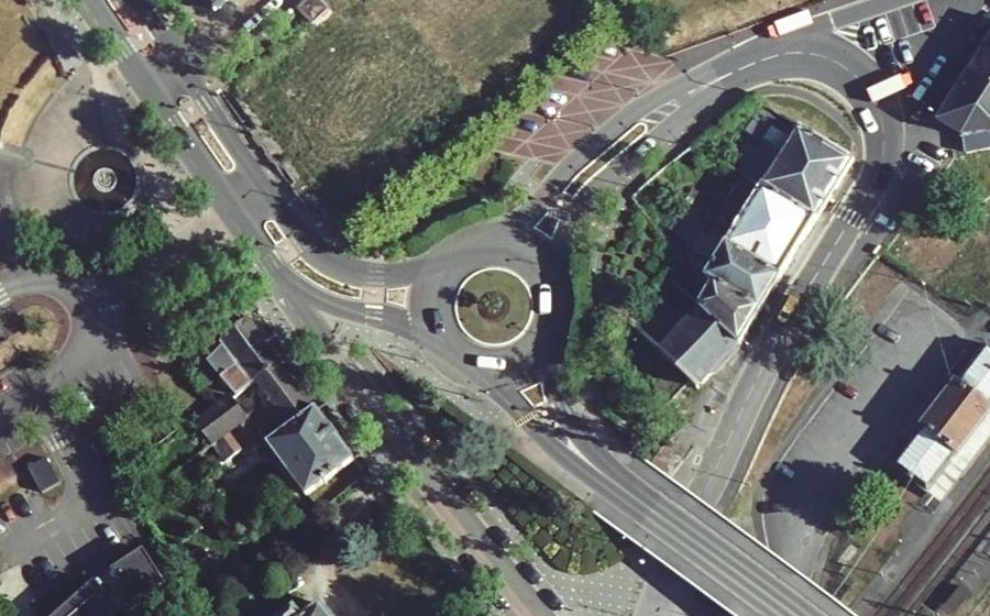 Vue aérienne du Rond-point anonyme n°41452292