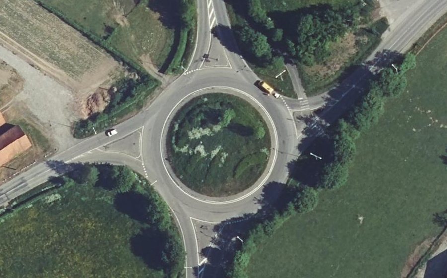 Vue aérienne du Rond-point anonyme n°41456888