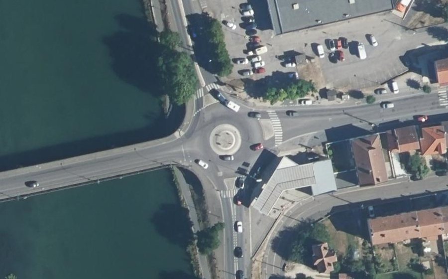 Vue aérienne du Rond-point anonyme n°41462313