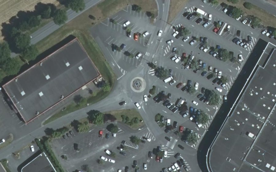 Vue aérienne du Rond-point anonyme n°414954004
