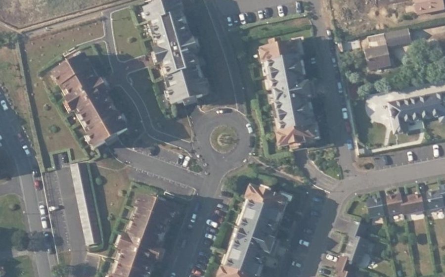 Vue aérienne du Rond-point anonyme n°41500950