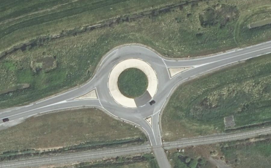 Vue aérienne du Rond-point anonyme n°415144995