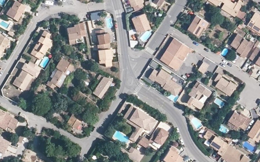 Vue aérienne du Rond-point anonyme n°415223036