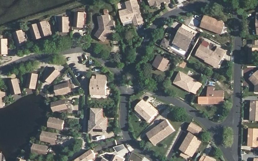 Vue aérienne du Rond-point anonyme n°415302356